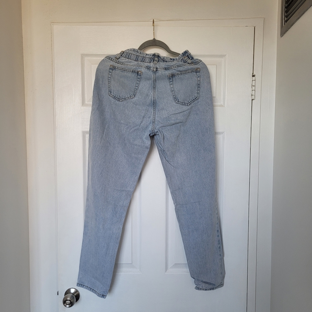Misguided Riot High Rise Mom Jeans, Size 4 - Picture 3 of 4